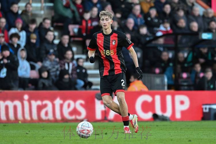 马卡:尽管收到一些报价 但阿森西奥优先考虑留皇马